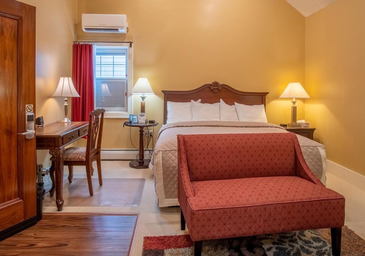 Hotel Dushore Екстер'єр фото