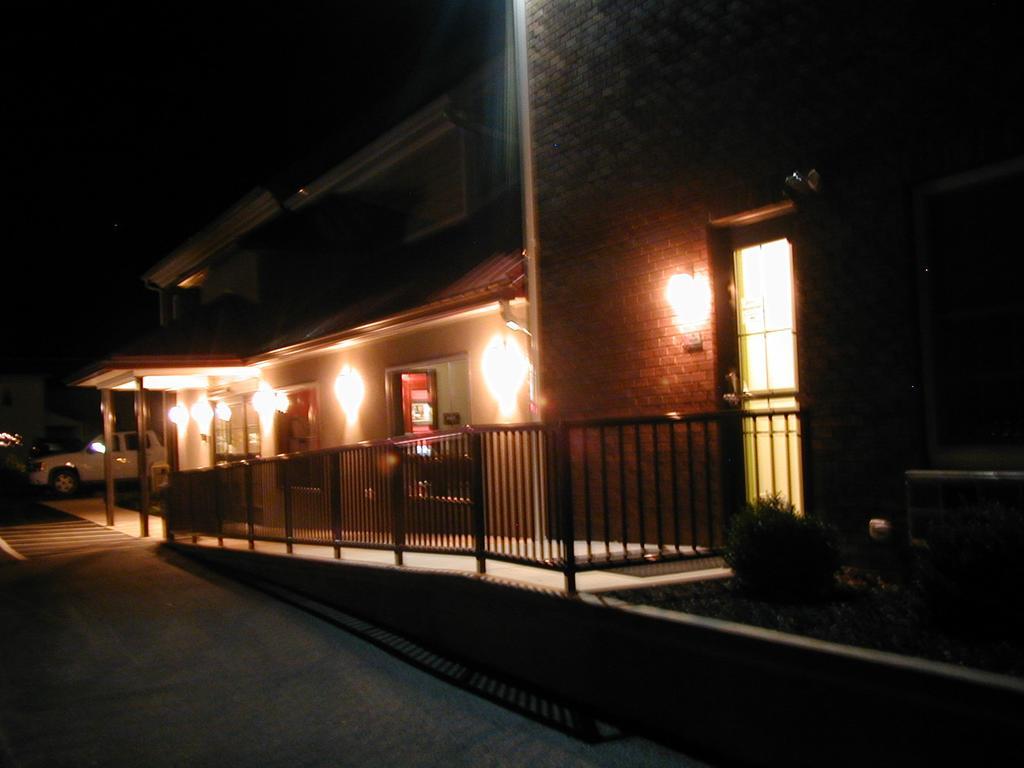 Hotel Dushore Екстер'єр фото