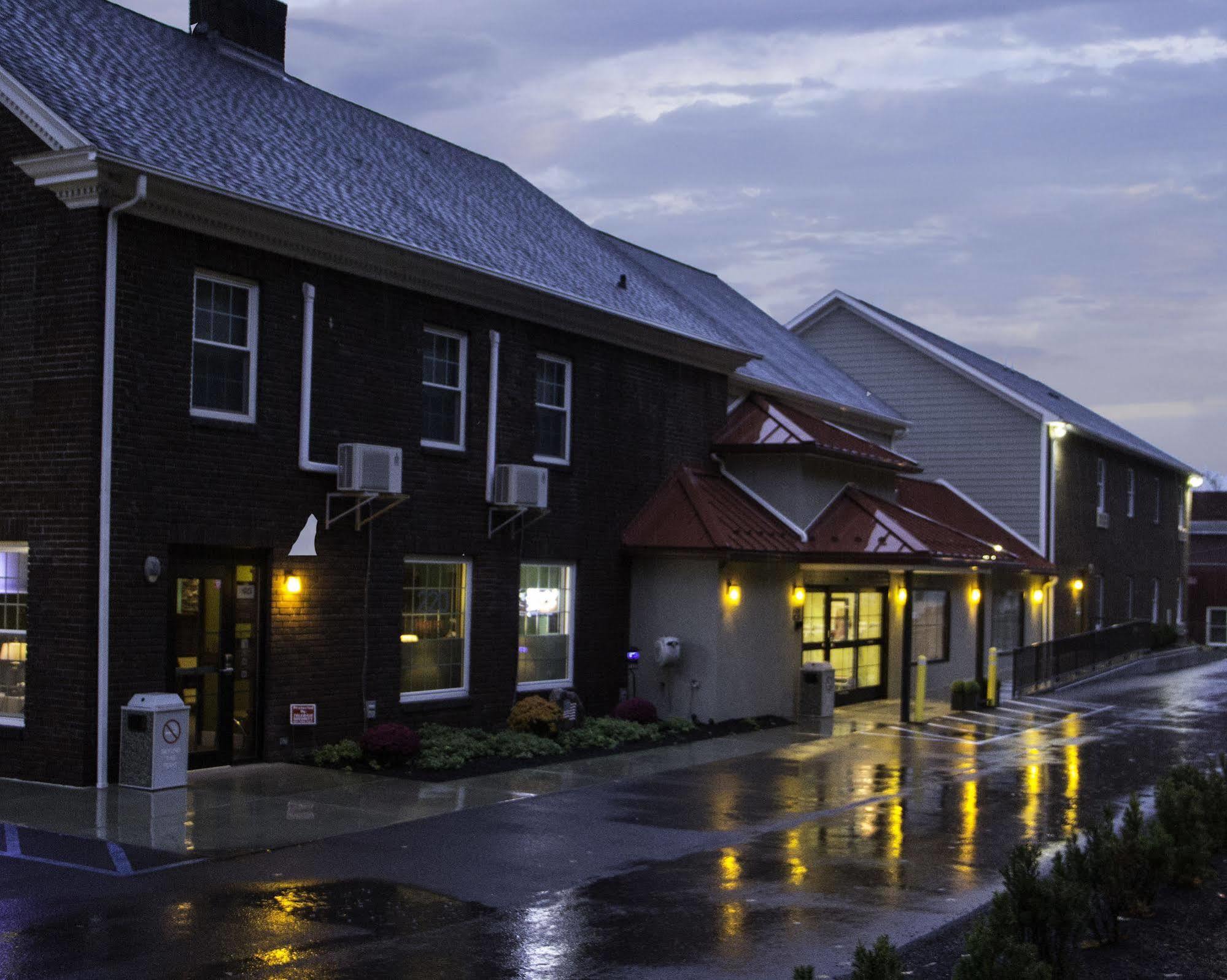 Hotel Dushore Екстер'єр фото